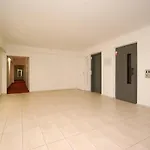 Golden Family Apartment *